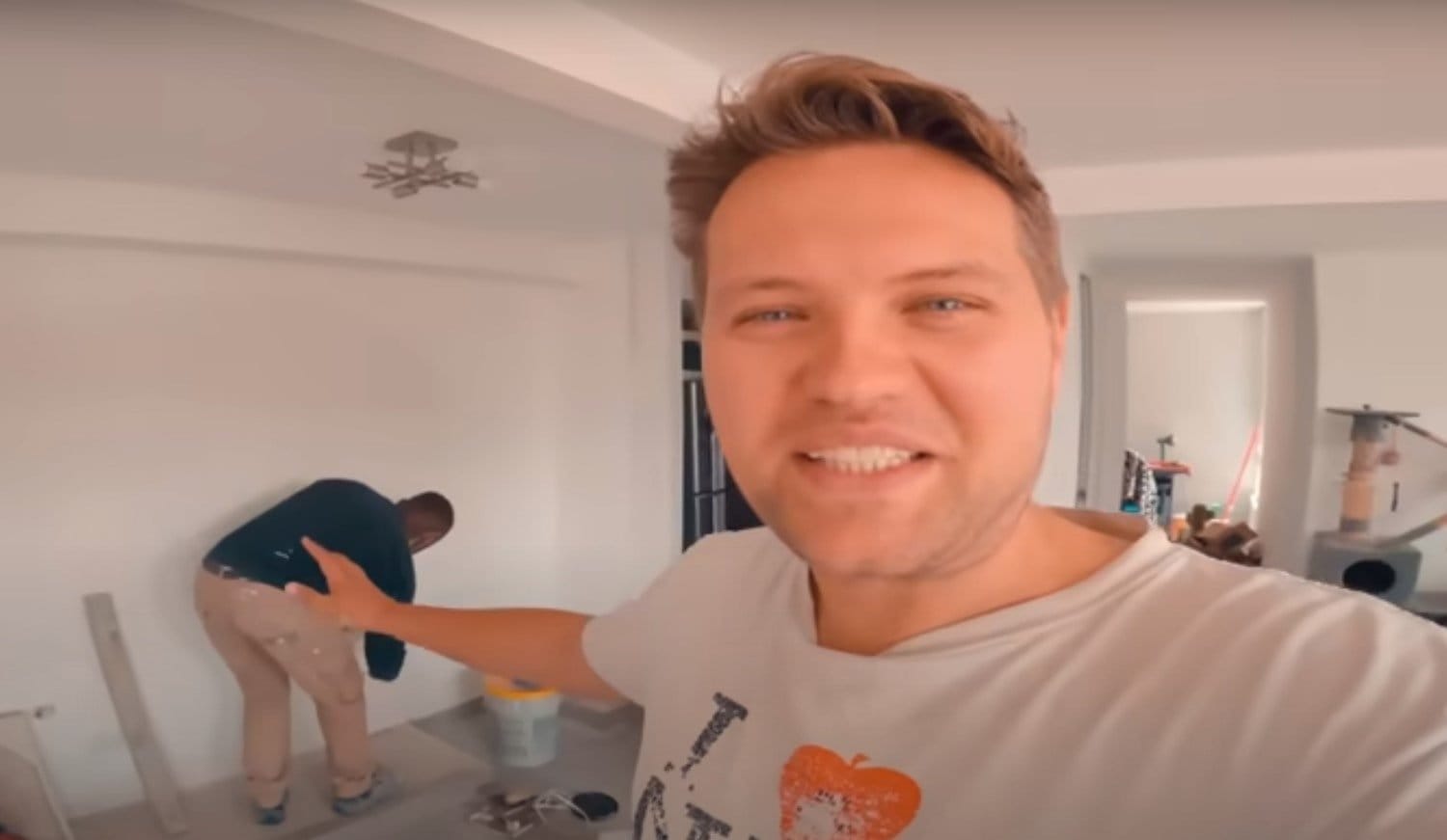 &lsquo;Youtuber&rsquo; ruso compr&oacute; casa en Colombia y detalle que encontr&oacute; se volvi&oacute; viral