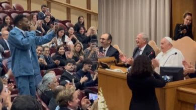 Tostao cant&oacute; para el papa en el Vaticano: "Sos un buen rapero", le dijo