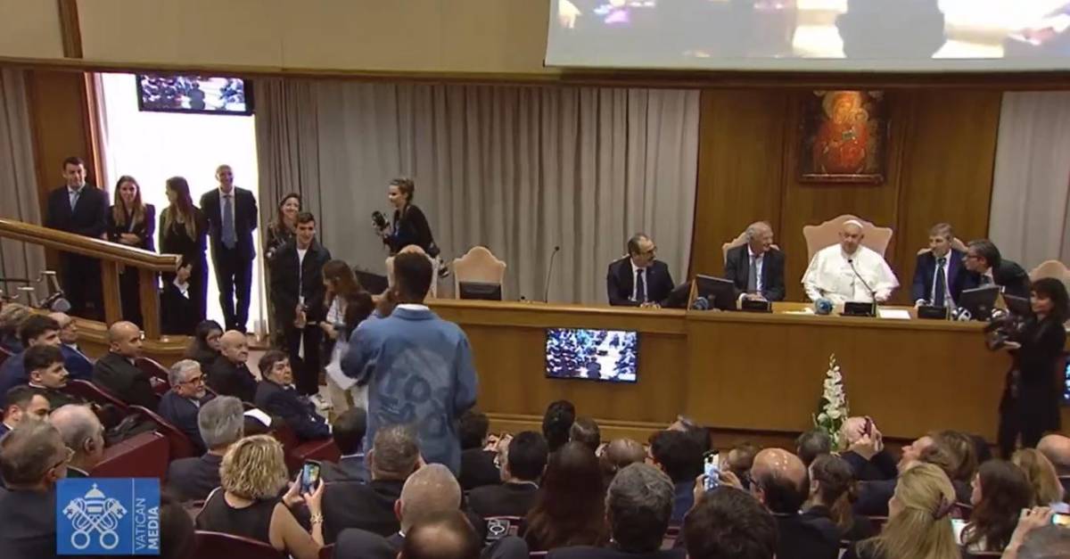 Tostao cant&oacute; para el papa en el Vaticano: "Sos un buen rapero", le dijo