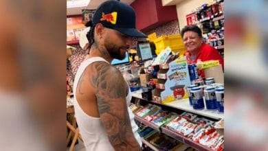 "Te pareces a Maluma": el artista sorprendi&oacute; a un tendero y lo dej&oacute; boquiabierto