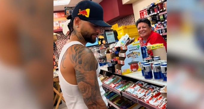 "Te pareces a Maluma": el artista sorprendi&oacute; a un tendero y lo dej&oacute; boquiabierto