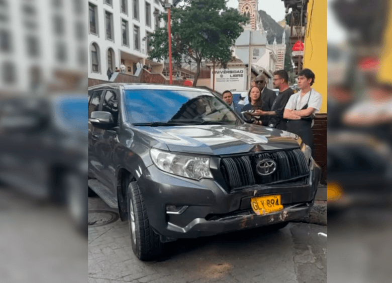 Camioneta vinculada al Congreso caus&oacute; accidente en Bogot&aacute;