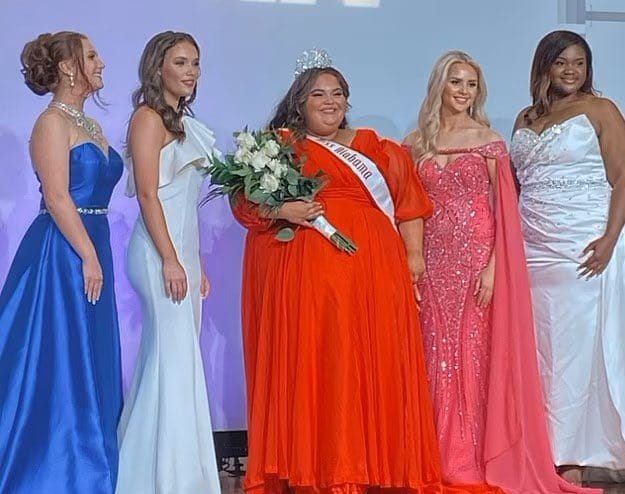 Ganadora del Miss Alabama causa pol&eacute;mica en redes sociales: pesa casi 200 kilos