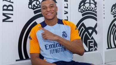 Mbapp&eacute; fue presentado oficialmente en el Real Madrid: evoc&oacute; el mismo gesto de CR7