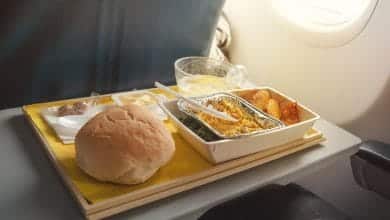 &iquest;Por qu&eacute; la comida sabe diferente en los aviones?