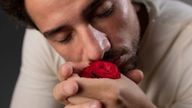 &iquest;Por qu&eacute; recomiendan oler una rosa cuando no puedes&nbsp;dormir?