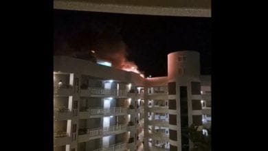 Video: Helic&oacute;ptero se estrell&oacute; en reconocido hotel y desat&oacute; un incendio