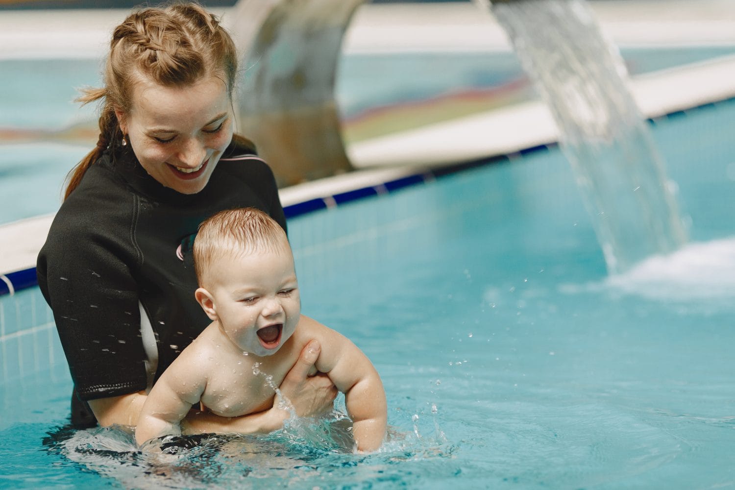 A partir de qu&eacute; edad pueden los beb&eacute;s empezar a nadar en la piscina