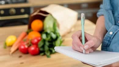 Alimentos y h&aacute;bitos que te ayudar&aacute;n a combatir la retenci&oacute;n de l&iacute;quidos