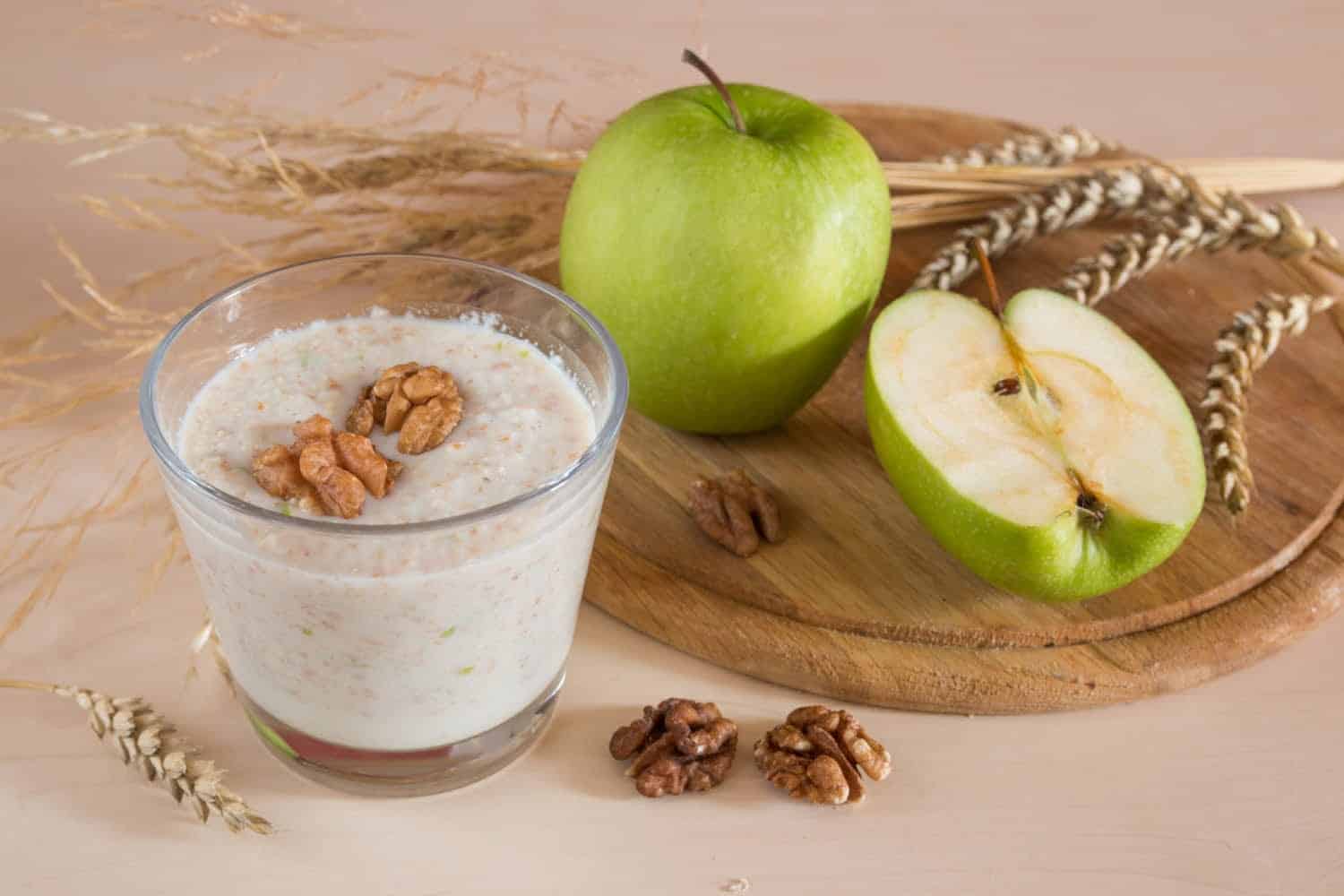 Licuado de manzana con avena y linaza: beneficios y c&oacute;mo prepararlo