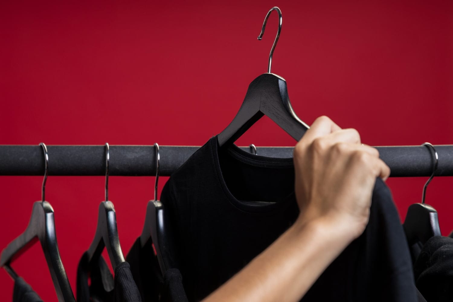 &iquest;Quieres recuperar el color negro en la ropa? Sigue estos consejos f&aacute;ciles e infalibles