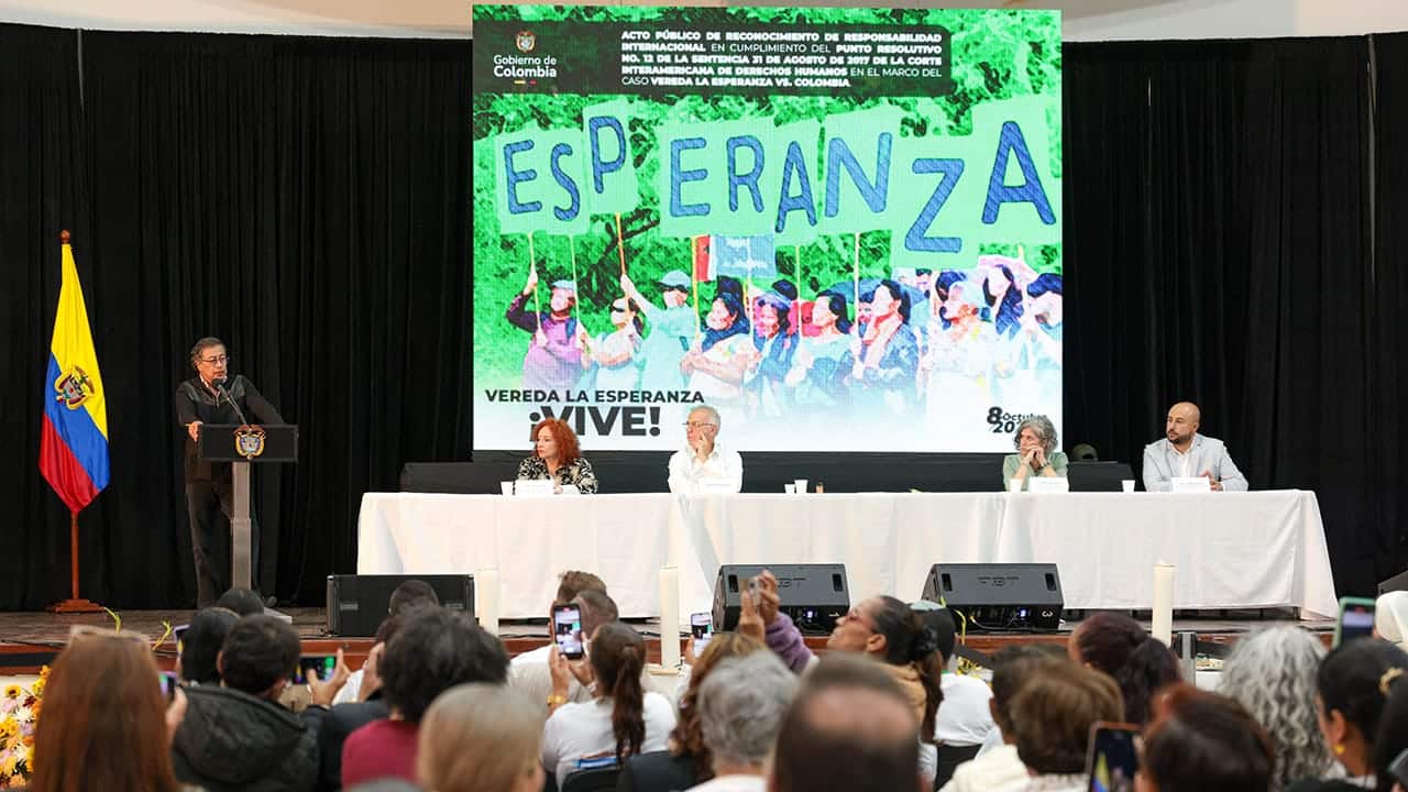 "Les mostr&eacute; el banco donde consignaron la plata": Petro sobre denuncia de Pegasus