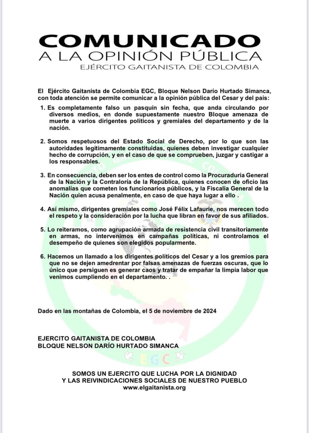 Un panfleto difundido en redes sociales gener&oacute; inquietud en Valledupar al informar que supuestos miembros del Clan del Golfo, tambi&eacute;n conocido como Ej&eacute;rcito Gaitanista de Colombia, amenazaron de muerte al cantante Poncho Zuleta, a sus hijos, la diputada Claudia Margarita Zuleta y Andr&eacute;s Alfonso Zuleta, as&iacute; como a otros dirigentes pol&iacute;ticos. Sin embargo, el periodista Jacobo Solano Cerchiaro inform&oacute; el mi&eacute;rcoles 6 de noviembre de 2024, a trav&eacute;s de su cuenta en X, que el Clan del Golfo desminti&oacute; su autor&iacute;a en este mensaje. Solano comparti&oacute; un comunicado firmado por el bloque Nelson Dar&iacute;o Hurtado Simanca, en el cual este grupo neg&oacute; responsabilidad y critic&oacute; la veracidad del panfleto.El primer comunicado, emitido el d&iacute;a anterior, advert&iacute;a a ciertos pol&iacute;ticos de no hacer campa&ntilde;a en la regi&oacute;n y acusaba a Poncho Zuleta de ser aliado de Jos&eacute; F&eacute;lix Lafaurie, l&iacute;der de Fedeg&aacute;n. Adem&aacute;s, se&ntilde;alaba a Zuleta de "robar a peque&ntilde;os ganaderos" y aseguraba que la &uacute;nica persona autorizada para hacer pol&iacute;tica en el &aacute;rea ser&iacute;a Katia Ospino, periodista amenazada en 2021 por sus investigaciones sobre abusos contra mujeres ind&iacute;genas.Tras el desmentido del Clan del Golfo, Solano resalt&oacute; que esta organizaci&oacute;n afirm&oacute; no tener relaci&oacute;n con las amenazas y expres&oacute; respeto hacia Lafaurie, describi&eacute;ndolo como alguien que defiende los intereses de sus afiliados. Asimismo, el grupo enfatiz&oacute; su respeto por el Estado Social de Derecho y afirm&oacute; que las investigaciones de corrupci&oacute;n son responsabilidad de entidades oficiales como la Procuradur&iacute;a, la Contralor&iacute;a y la Fiscal&iacute;a. Finalmente, el Clan del Golfo inst&oacute; a los l&iacute;deres del Cesar y a los gremios a no dejarse intimidar por amenazas que, seg&uacute;n ellos, solo buscan sembrar caos en la regi&oacute;n.