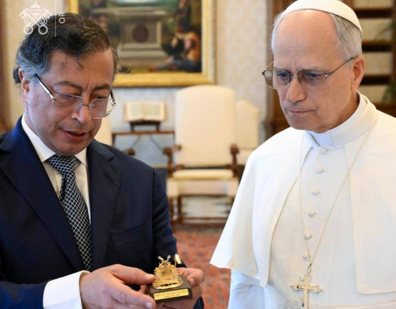 El presidente Gustavo Petro sugiri&oacute; que la Santa Sede acoja el reinicio de di&aacute;logos de paz con la guerrilla del ELN, suspendidos desde enero por la violencia en el Catatumbo.