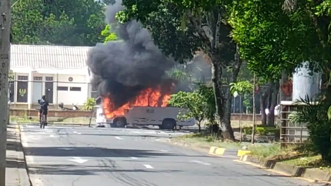 Ofrecen $200 millones y cierran Cali tras atentado terrorista