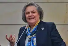 Clara L&oacute;pez alista su retiro de la contienda presidencial y se sumar&iacute;a a Cepeda