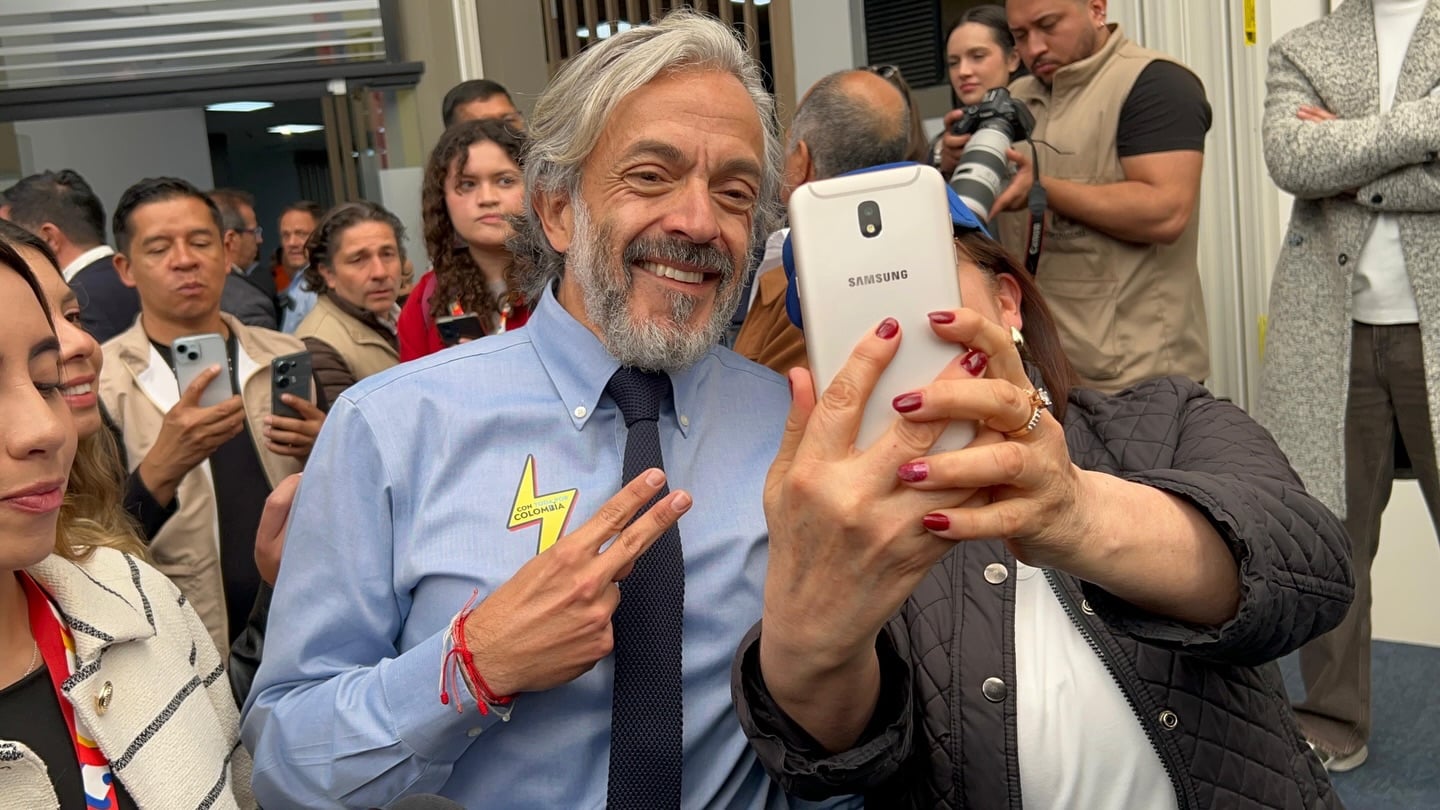 Decisi&oacute;n judicial revive posibilidad de &ldquo;muerte pol&iacute;tica&rdquo; para Juan Daniel Oviedo en plena carrera electoral