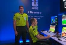 FIFA archiva investigaci&oacute;n contra &aacute;rbitro australiano tras pol&eacute;mica por gesto captado en el VAR