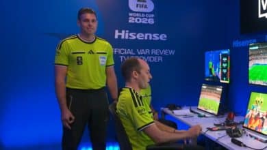FIFA archiva investigaci&oacute;n contra &aacute;rbitro australiano tras pol&eacute;mica por gesto captado en el VAR