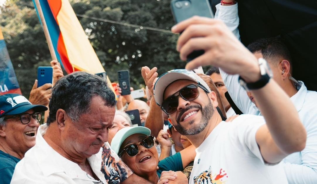 De la Espriella responde a Petro y Cepeda con amenazas pol&iacute;ticas