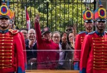 Petro lanz&oacute; duro mensaje al devolver la espada de Bol&iacute;var: "Virrey ileg&iacute;timo"