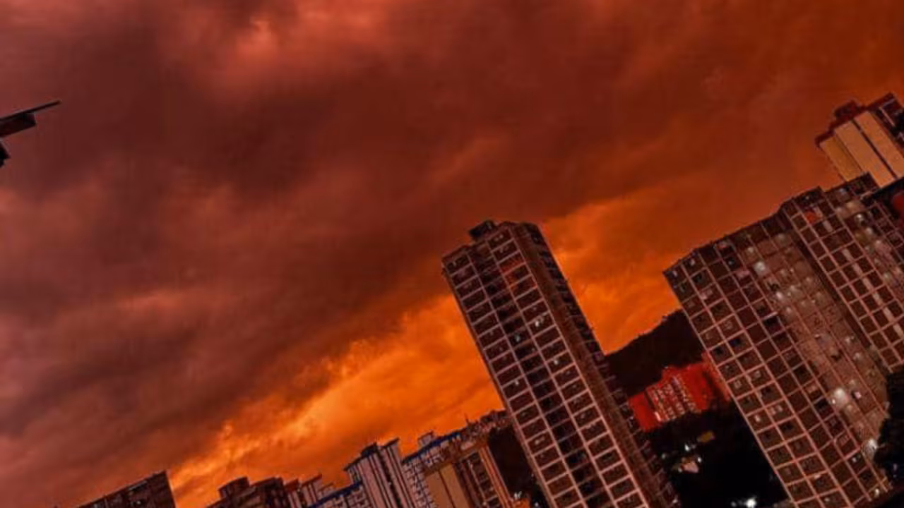Impactante atardecer ti&ntilde;&oacute; de rojo el cielo de Caracas y despert&oacute; todo tipo de interpretaciones tras los terremotos