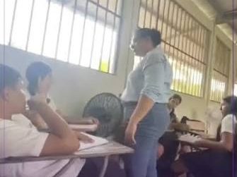 Profesora fue capturada tras presunta agresi&oacute;n a una alumna dentro de un sal&oacute;n de clases en Honduras