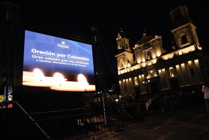 Colombia encendi&oacute; velas por las v&iacute;ctimas del terremoto del 10 de agosto
